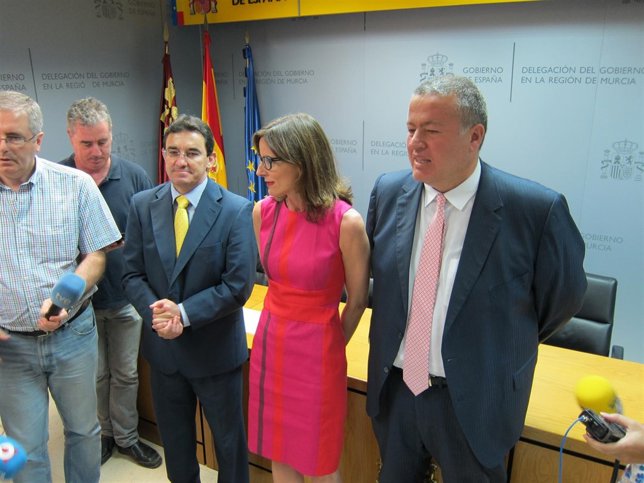 Orts junto a Bernabé presenta los resultados de la Comisión