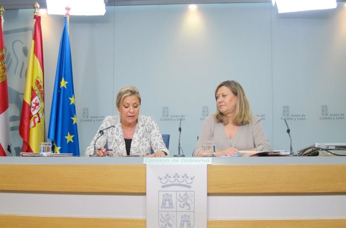 Rosa Valdeón (I) junto a Pilar del Olmo (D)
