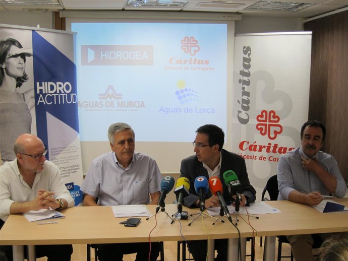 Imagen de los firmantes del acuerdo