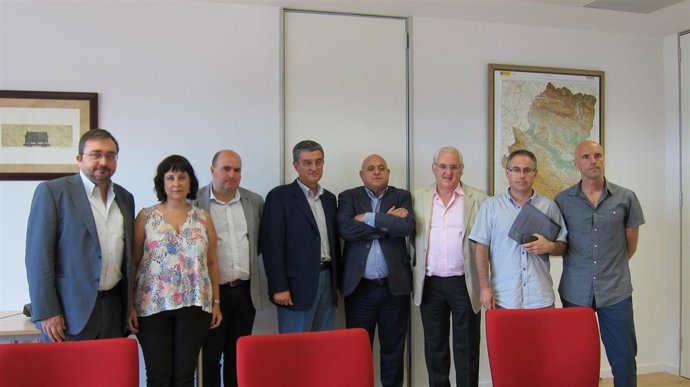 Libreros y editores reunidos con la consejera de Educación