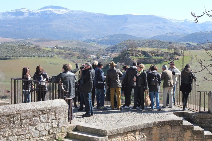 Agentes de viajes turistas profesionales turismo destino málaga costa del sol