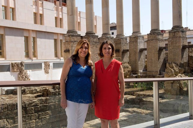 Susana Díaz e Isabel Ambrosio, ante el Templo Romano de Córdoba