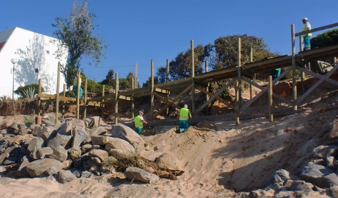 NP Y Foto Costas Arreglo Pasarela Playa Nuevo Portil