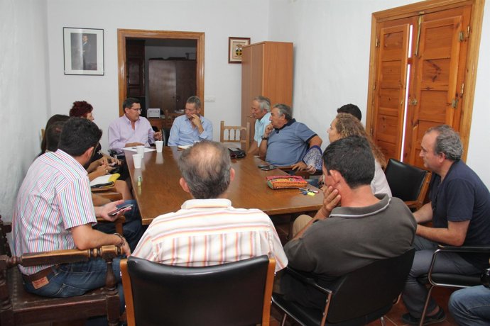 Reunión de Entrena con alcaldes de los municipios por el incendio de Lújar