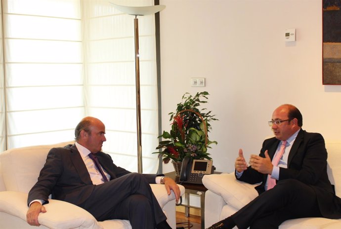 Reunión de Pedro Antonio Sánchez con el ministro de Economía y Competitividad