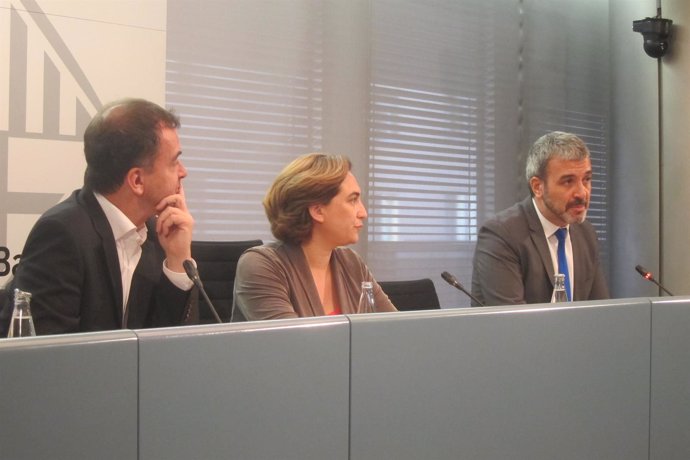 Alfred Bosch (ERC), Ada Colau (BComú) y Jaume Collboni (PSC)