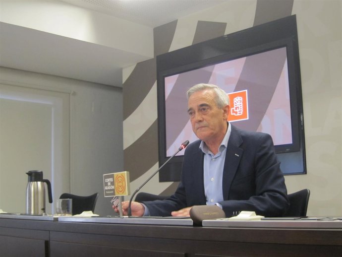 El portavoz parlamentario del PSOE, Javier Sada, en las Cortes este viernes