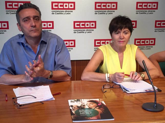 Fernández y Martínez presentan la guía 'Este verano soy becario' de CCOO