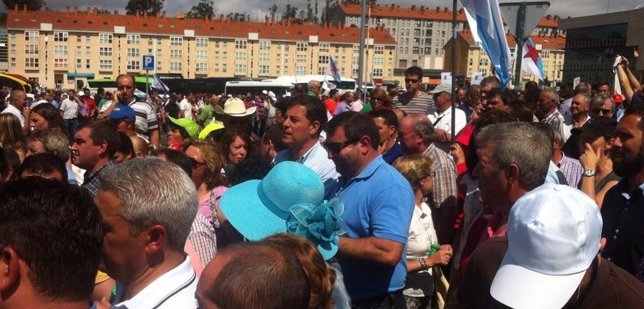 Besteiro participa en la manifestación de los ganaderos gallegos en Santiago