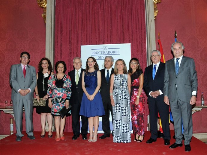 Foto de familia junto con Damián Álvarez , galardonado con el II premio 'Procura