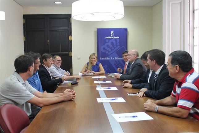 NOTA, AUDIOS Y FOTO. REUNION FOMENTO CON JUNTA CENTRAL DE REGANTES