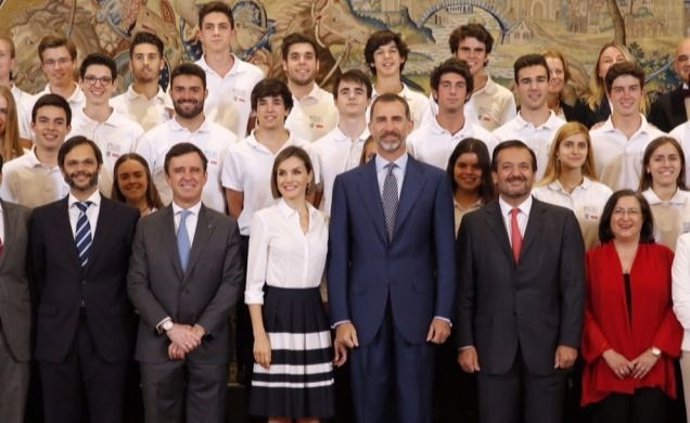 Los Reyes reciben en audiencia a los alumnos participantes en la X edición del p
