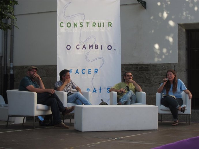 Encuentro de alcaldes de las Mareas organizado por Podemos en Santiago