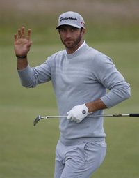 Johnson se mantiene arriba y Spieth pierde terreno en St. Andrews