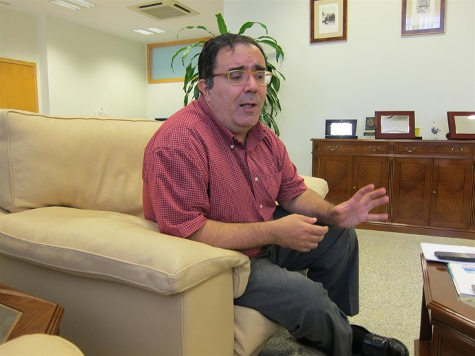 El rector de la UPO, Vicente Guzmán