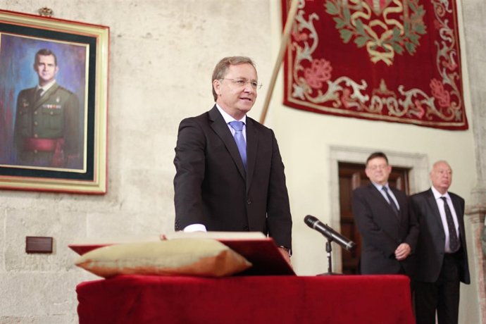 Moragues toma posesión como delegado del Gobierno, ante Puig y Margallo.
