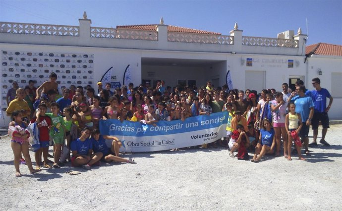 Niños en campamentos con voluntarios de La Caixa