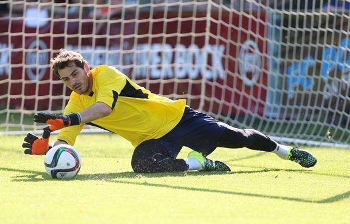 Iker Casillas debuta con el Oporto en partido amistoso