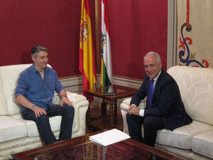 Jose Ignacio Ceniceros recibe a Germán Cantabrana