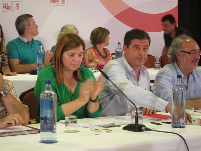 El líder del PSdeG, José Ramón Gómez Besteiro, junto a Pilar Cancela