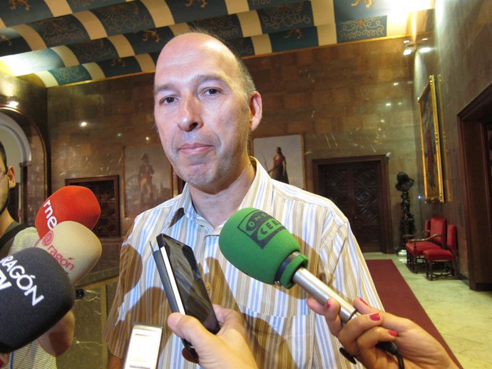 El portavoz del grupo municipal de CHA en el Ayuntamiento, Carmelo Asensio