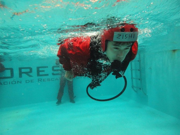 Piloto de la policía de Shanghái recibiendo formación en las instalaciones de In