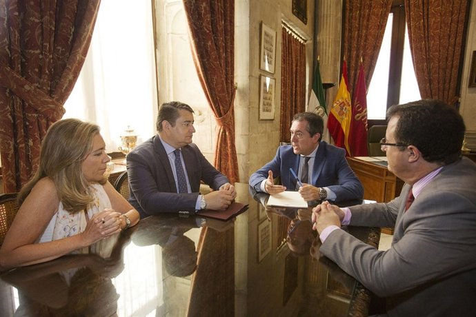 Antonio Sanz, Juan Espadas, Felisa Panadero, y Juan Carlos Cabrera debaten sobre