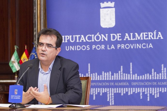 El diputado Antonio Jesús Rodríguez presenta el circuito de cine de verano