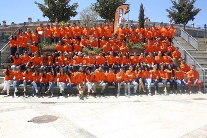 Empleados de Bricomart en su segunda tienda en Bormujos