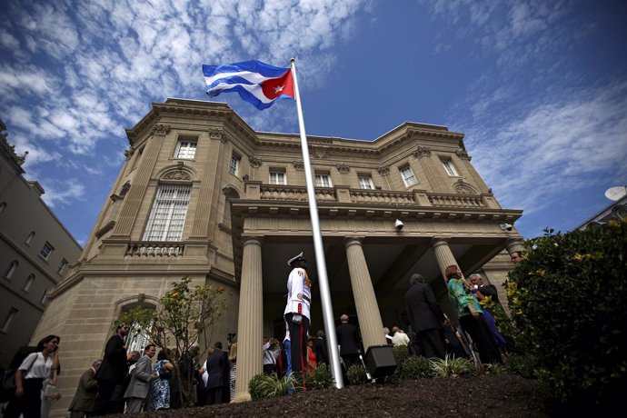 Izado de bandera en la Embajada de Cuba en Washington