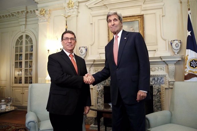 Kerry recibe a Bruno Rodríguez en el Departamento de Estado