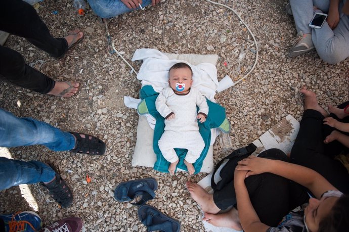 Un bebé sirio en el asentamiento de Kara Tep, en la isla griega de Lesbos
