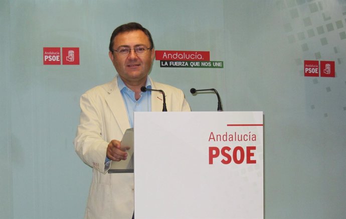 El coordinador de la Interparlamentaria del PSOE, Miguel Ángel Heredia
