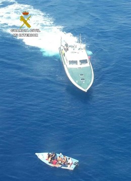 Una de las pateras interceptadas