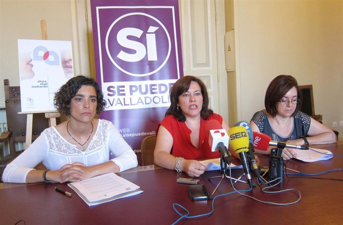 Almudena Alonso (i), Charo Chávez (c) y Rocío Matilla (d)