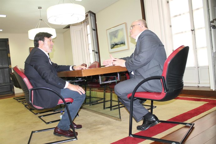 NOTA, AUDIOS Y FOTOS. REUNION DELEGACION JCCM CON FEDA Y CCOO