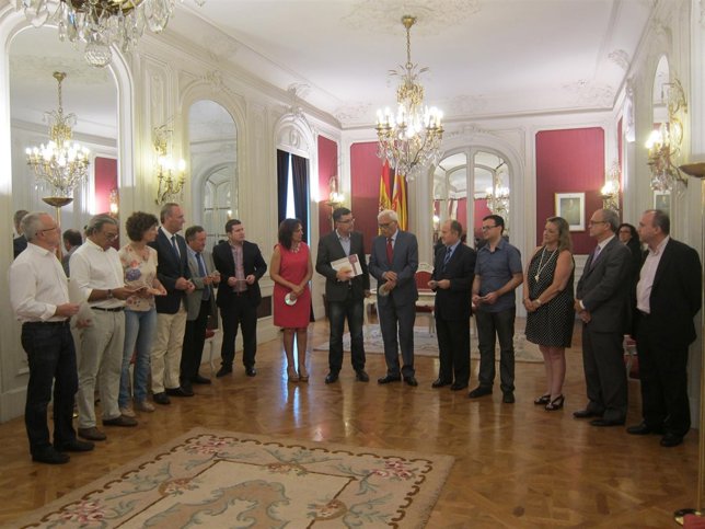 Los miembros de la Sindicatura de Comptes en su visita a las Corts 