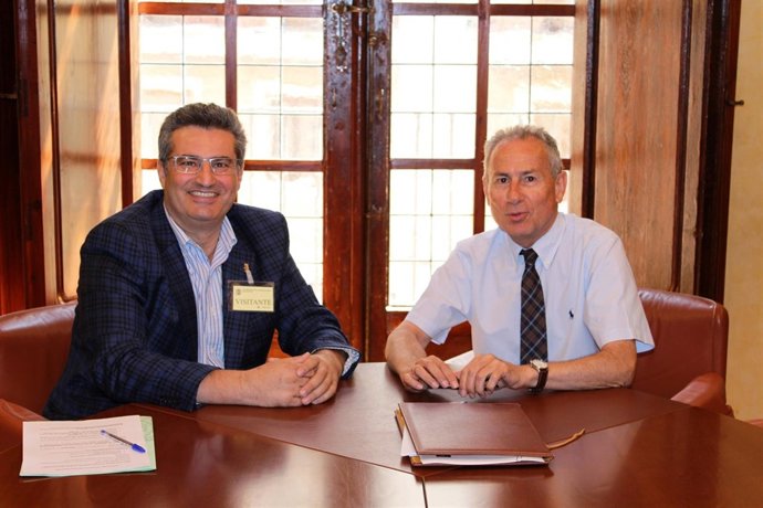 Imagen de la firma del acuerdo