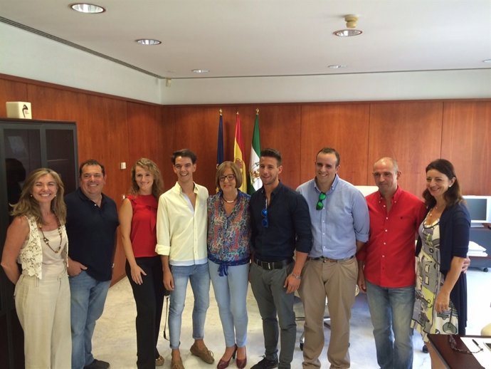 De la Calle recibe a representantes andaluces del Campeonato Internacional de FP