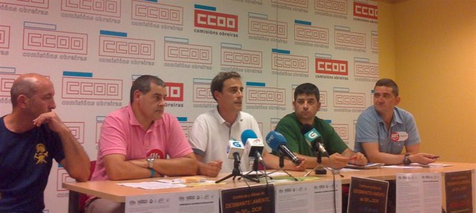 Trabajadores de extinción de incendios en rueda de prensa