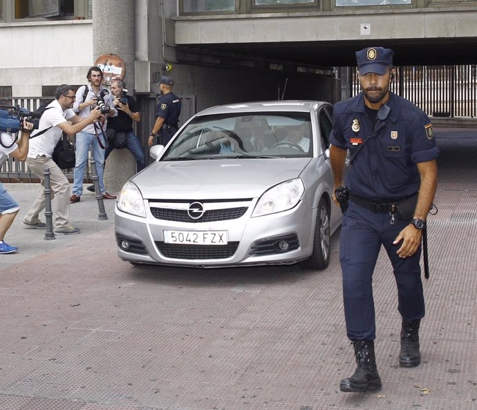 Rodrigo Rato sale de los juzgados de Plaza de Castilla en coche