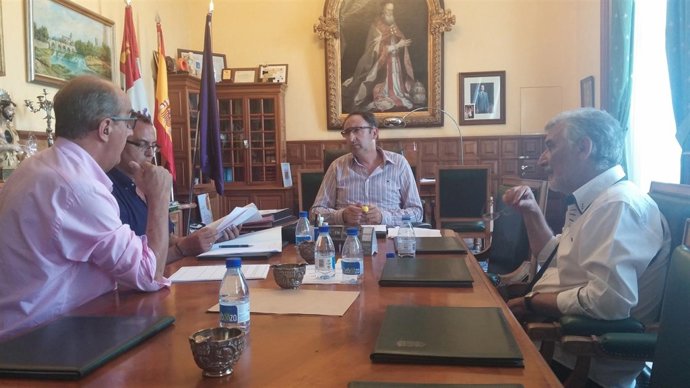 Polanco con los responsables del comedor social