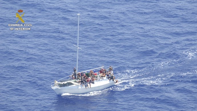 Inmigrantes rescatados por la Guardia Civil en Italia