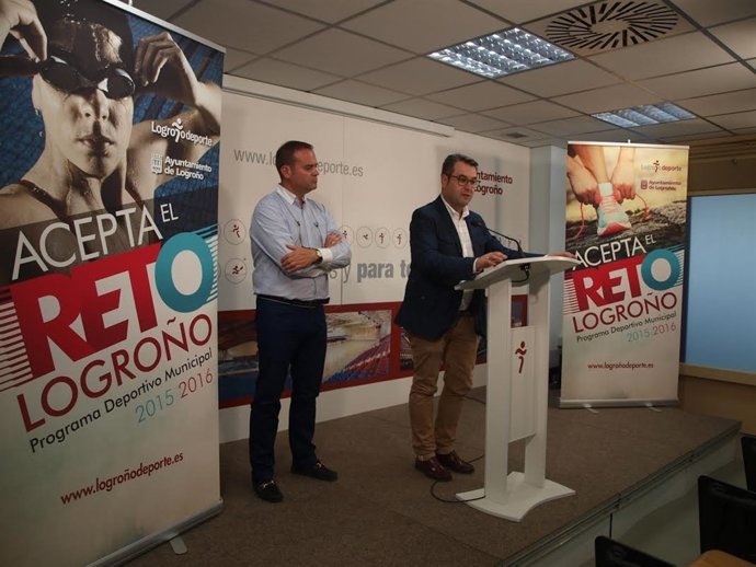 El concejar Javier Merino durante la rueda de prensa