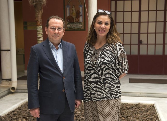 El consejero de Justicia e Interior, Emilio de Llera, junto  con la Ministra de 