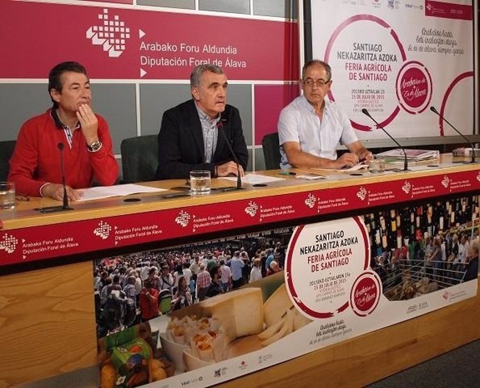 El diputado de Agricultura, Eduardo Aguinaco presenta la feria de santiago 2015