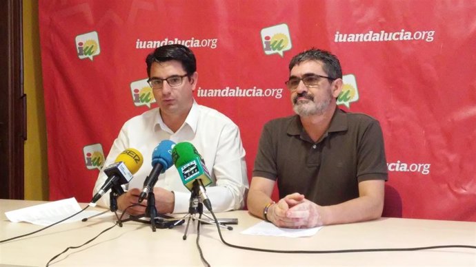 Pedro García y Miguel Villa en la sede de IU