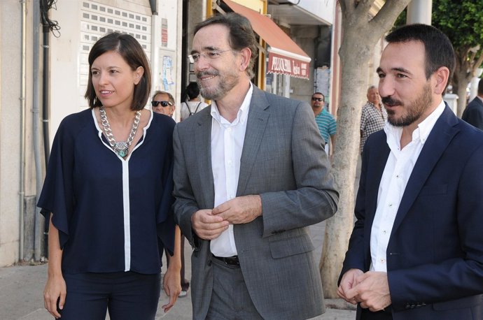 El consejero de Fomento, Felipe López, visita San Fernando