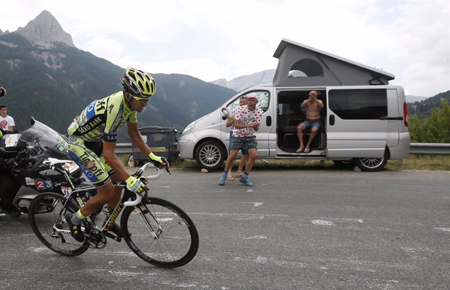 Alberto Contador, tras una caída en el Tour