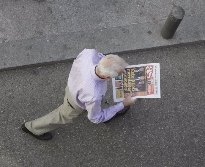 Anciano, periódico, lectura